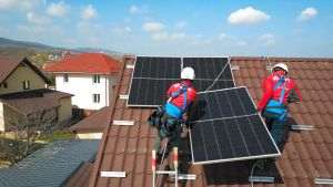 Piaţa fotovoltaicelor intră într-o nouă etapă: 9 din 10 sisteme instalate de E.ON includ baterii de stocare